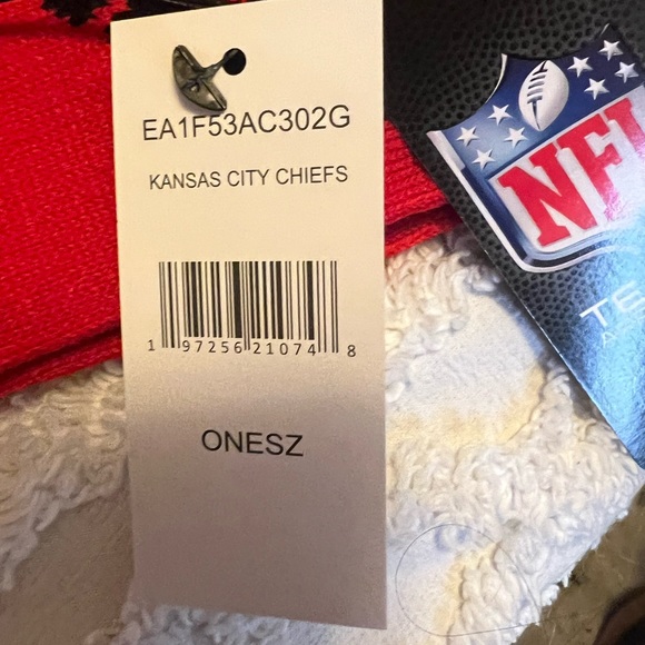 Brand new Kansas City chiefs scarf - Picture 4 of 6